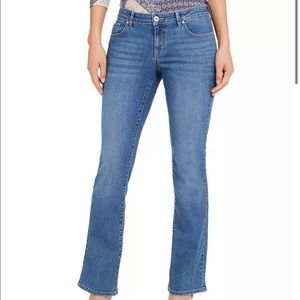 Women’s Curvy-Fit Bootcut Jeans